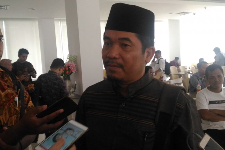 Direktur Eksekutif Lingkar Madani untuk Indonesia (LIMA) Ray Rangkuti seusai menghadiri diskusi di Jakarta Pusat, Jumat (18/1/2019).  