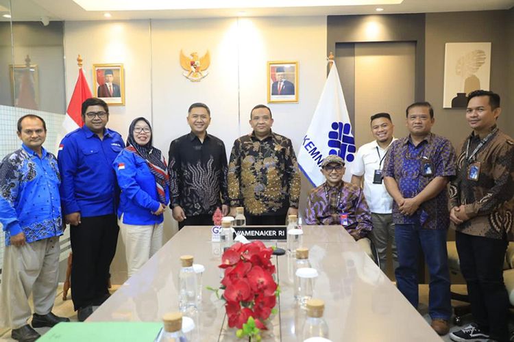 Laskar PLN menemui Wamenaker Afriansyah Noor di kantor Kemenaker, Jakarta, Kamis (22/9/2022).