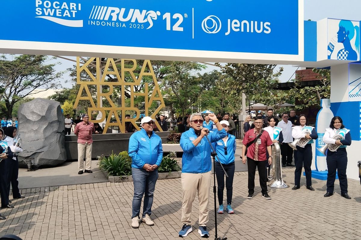 Wali Kota Bandung muhammad Farhan menghadiri pembagian race pack Pocari Sweat Run 2025.