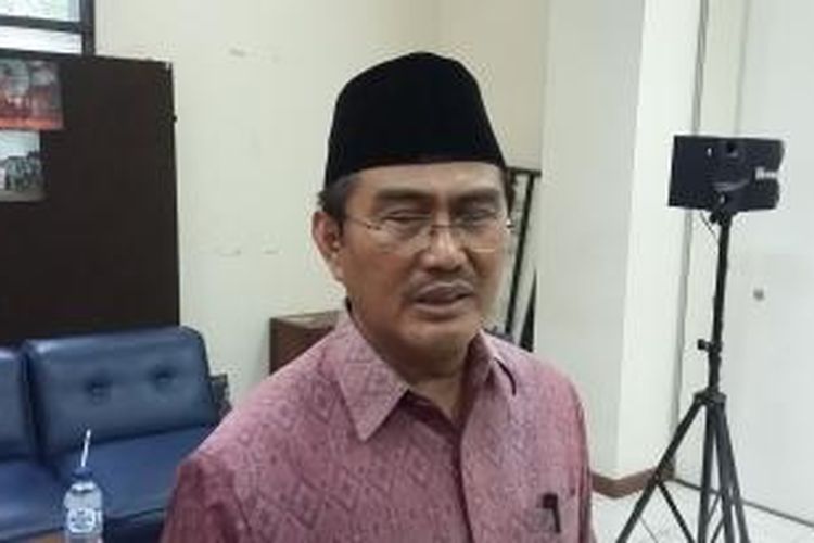 Anggota Tim 9 Jimly Asshiddiqie, saat ditemui di Gedung Sekretariat YLBHI, Jakarta Pusat, Jumat (15/5/2015).