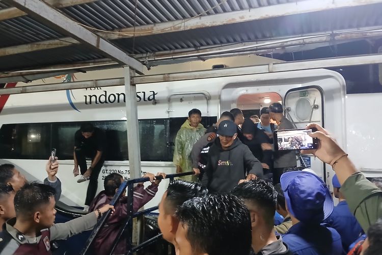 Kesaksian Penumpang Mentawai Fast 01 Terjebak Badai: Kapal Seperti Hantam Karang
