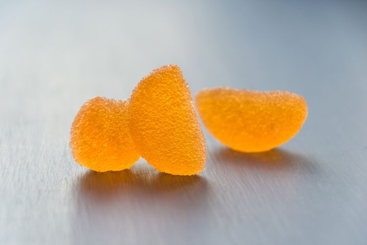 Ilustrasi permen jeruk.