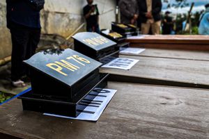 10 Jenazah Korban Longsor Cisarua Dimakamkan Tanpa Nama, Identitas Masih Ditelusuri