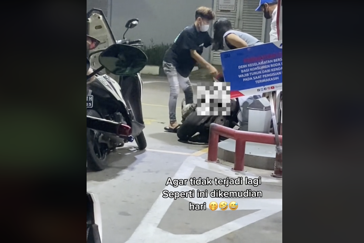 Gara-gara bonceng cewek, pengendara motor jatuh saat hendak isi BBM di SPBU