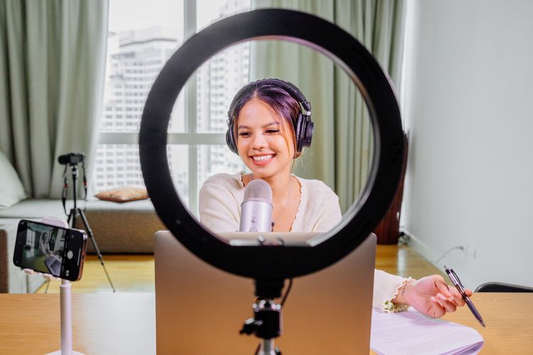 Ilustrasi content creator. 