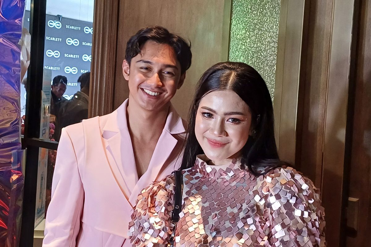 Pasangan artis peran Caesar Hito dan Felicya Angelista saat ditemui di daerah Alam Sutera, Tangerang, Kamis (11/1/2024).