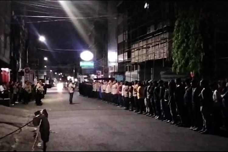 Ratusan polisi menjaga ketat Pasar Butung untuk antisipasi bentrokan susulan