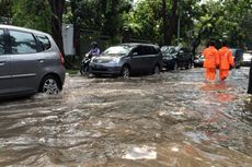 Hujan Deras, Jalan Gereja Theresia Menteng Digenangi Air 40 Sentimeter