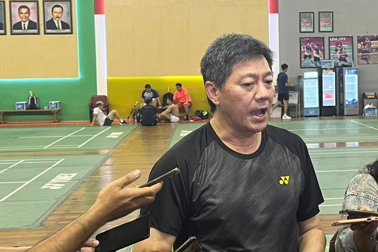 Pelatih ganda putra Indonesia, Aryono Miranat, saat ditemui di Pelatnas PBSI  Cipayung, Jumat (4/11/2023). Aryono mengungkapkan bahwa Fajar/Rian mundur dari Kumamoto Masters Japan 2023.