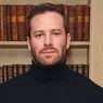 Usai Skandal Seks, Armie Hammer Dikabarkan Bangkrut dan Jadi Salesman
