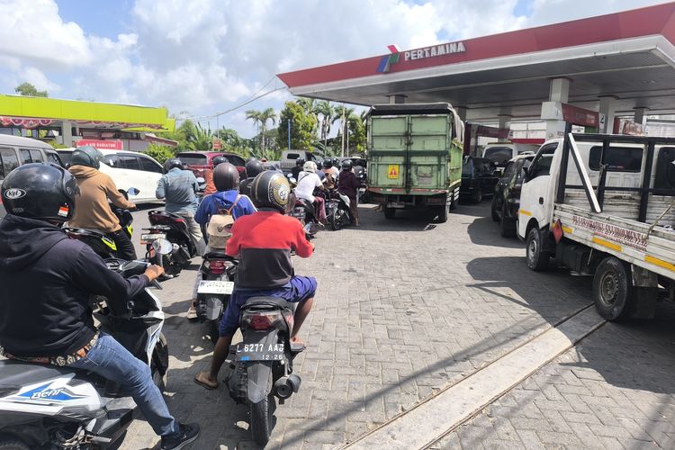 SPBU di Pamekasan Ungkap Penyebab Pembeli Pertalite-Solar Antre: Suplai dari Surabaya