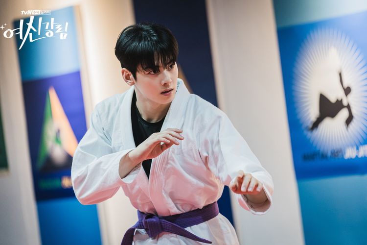 Cuplikan adegan Cha Eun Woo tengah ikuti lomba jiu-jitsu di drama Korea True Beauty