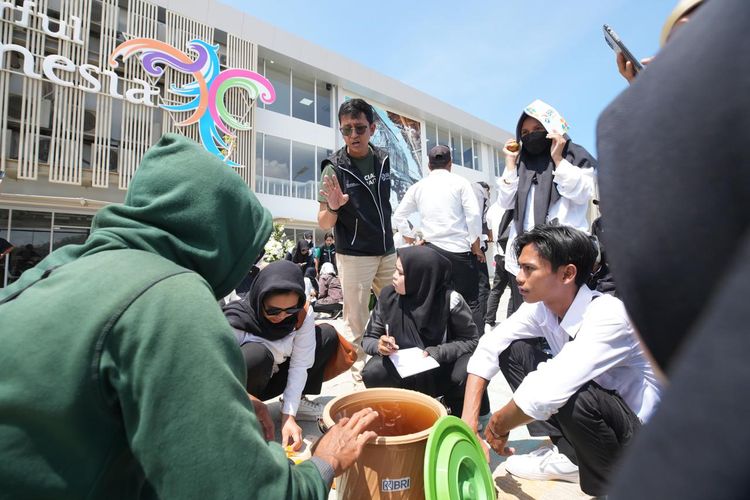 Pelatihan pengelolaan dan pengolahan sampah oleh BRI bagi masyarakat sekitar sirkuit Mandalika Lombok, NTB