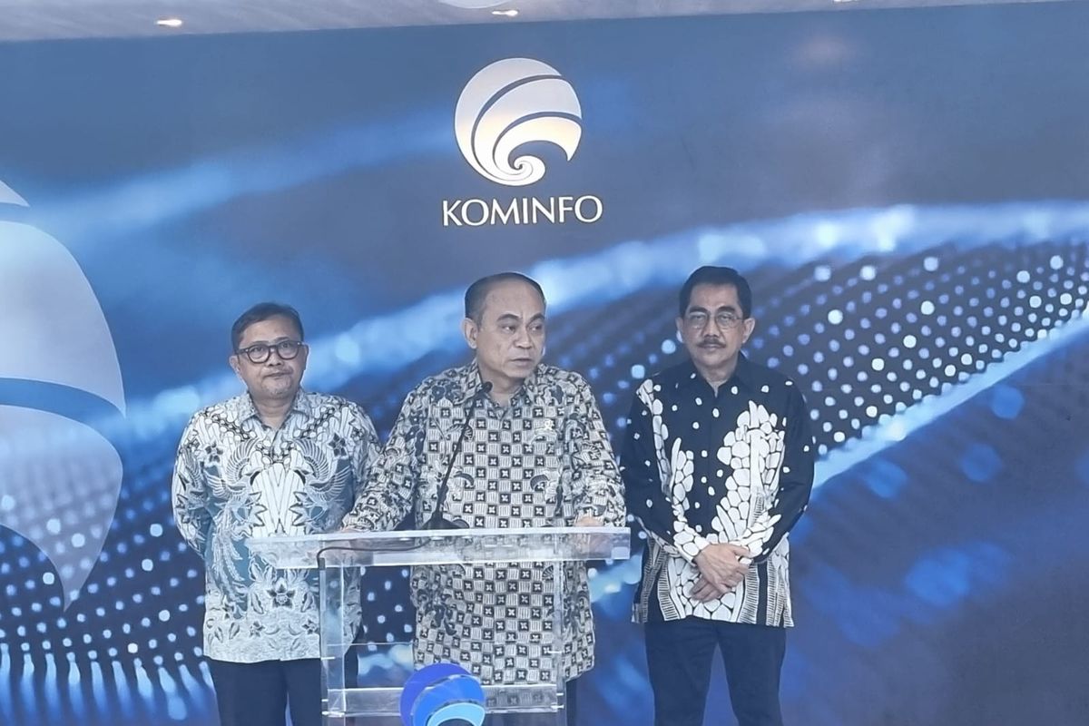 Menteri Komunikasi dan Informatika Budi Arie Setiadi saat konferensi pers di kantornya, Jakarta, Senin (30/4/2024).