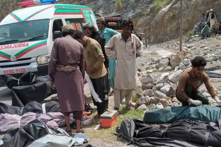 Bus Terjun ke Jurang di Pakistan, 40 Orang Tewas, Diduga Kelebihan Muatan