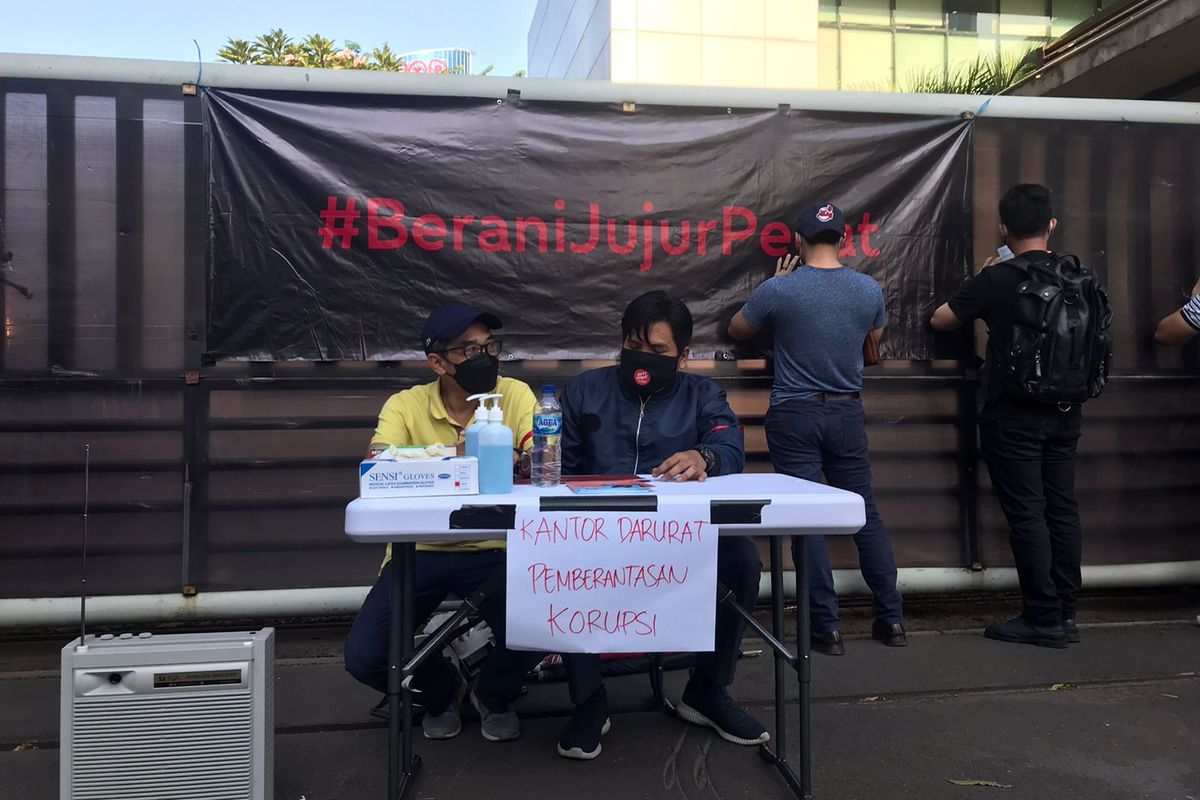 Kantor Darurat Pemberantasan Korupsi di depan Gedung ACLC Komisi Pemberantasan Korupsi (KPK) mulai beroperasi pada hari ini, Jumat (17/9/2021).