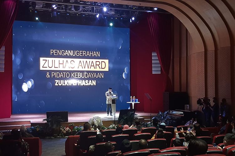 Ketua Umum PAN Zulkifli Hasan menyampaikan pidato kebudyaan di Auditorium Perpusnas RI, Sabtu (29/1/2022).