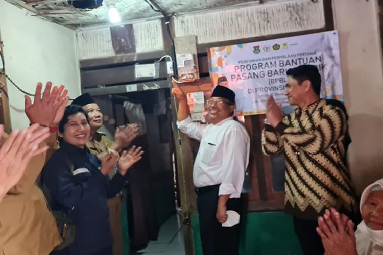 Sebanyak 2.284 rumah tangga di Provinsi Banten telah menerima bantuan pemasangan instalasi listrik gratis sepanjang 2022. 