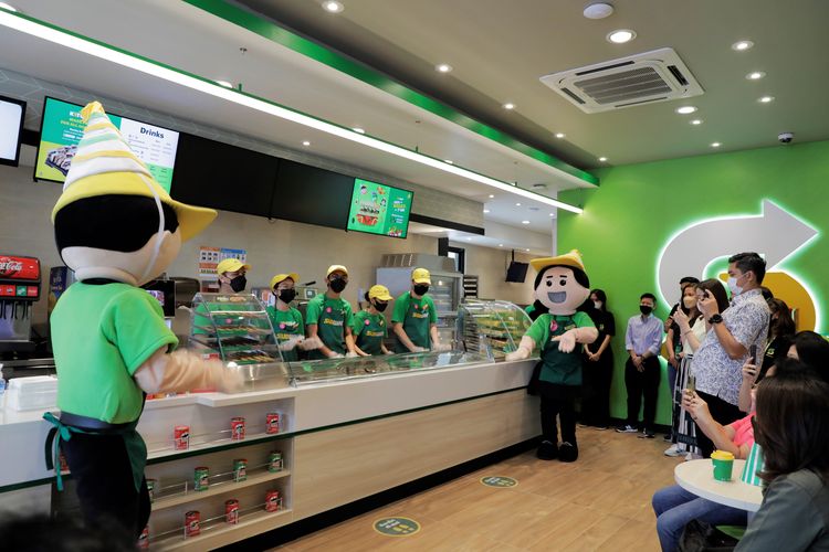 Subway membuka restoran drive thru pertamanya di rest area KM 57.