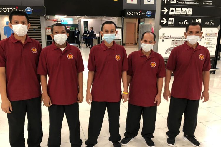 Kelima nelayan Aceh yang dipulangkan dari Thailand, saat tiba di Bandara Soekarno-Hatta, Tangerang, Jumat, (18/2/2022).