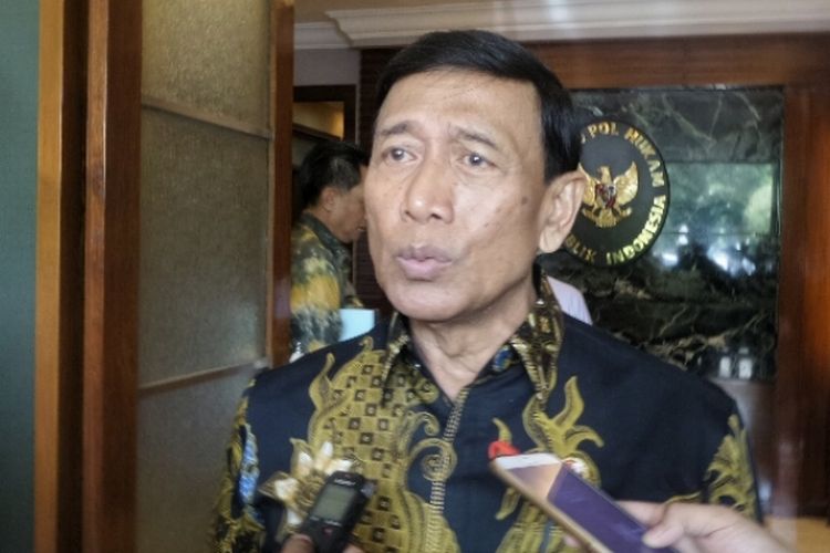 Menko Polhukam Wiranto saat memberikan keterangan usai bertemu Dubes Amerika Serikat Joseph R. Donovan Jr, di kantor Kemenko Polhukam, Jakarta Pusat, Senin (13/3/2017).