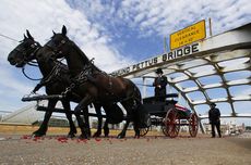 John Lewis Crosses Edmund Pettus Bridge as a Final Farewell