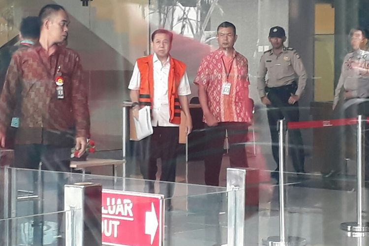 Mantan Ketua DPR Setya Novanto selesai diperiksa Komisi Pemberantasan Korupsi (KPK), Jumat (22/12/2017). 