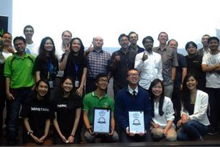 Sepuluh startup bersama dewan juri pada ajang Echelon Indonesia Satellite 2014 di Universitas Multimedia Nusantara (23/4/2/2014).
