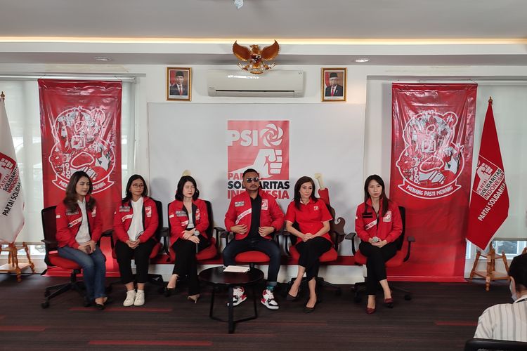 Partai Solidaritas Indonesia (PSI) menggelar jumpa pers pada Rabu (5/4/2023) berkaitan dengan keinginan mereka bergabung dengan koalisi besar seandainya Koalisi Indonesia Bersatu dan Koalisi Kebangkitan Indonesia Raya jadi bersatu.