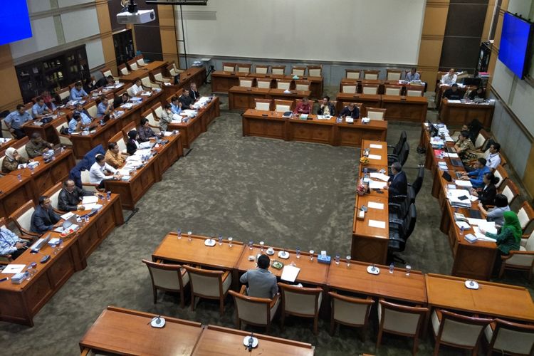 Rapat Panja antara Pemerintah dan DPR terkait RKUHP, di ruang Komisi III, Kompleks Parlemen, Jakarta, Senin (5/2/2018).