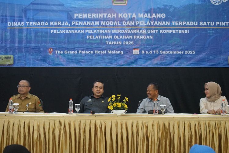 Pemerintah Kota Malang. Dinas Tenaga Kerja, Penanaman Modal, dan Pelayanan Terpadu Satu Pintu (Disnaker-PMPTSP) menggelar Pelatihan Olahan Pangan bagi 55 pekerja pabrik rokok di The Grand Palace Hotel Malang. Pelatihan itu diselenggarakan di The Grand Palace Hotel Malang itu, Senin (8/9/2025).