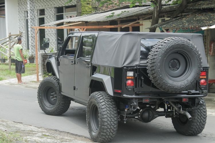 Mobil dari PT Pindad yang dibeli oleh bupati terpilih Hendy Siswanto sebagai kendaraan operasional