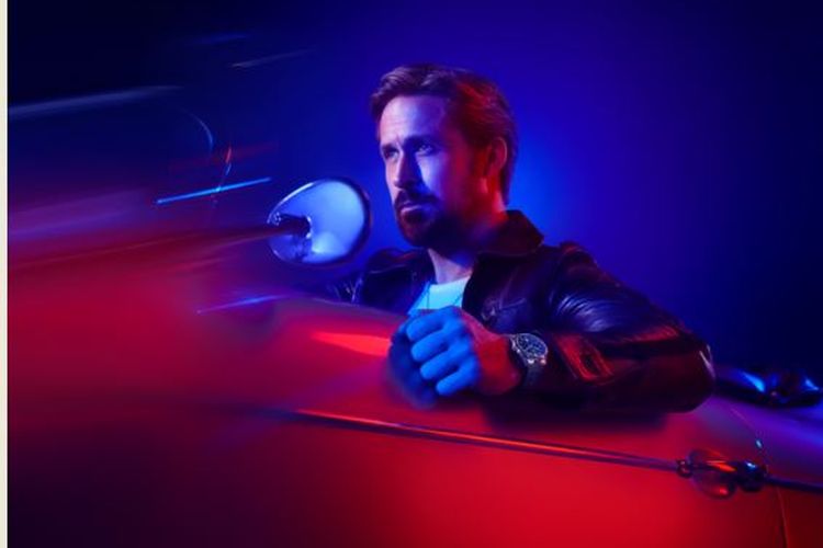Ryan Gosling mengenakan arloji TAG Heuer