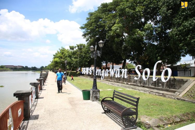 Wajah kawasan Bendung Tirtonadi di Kota Solo.