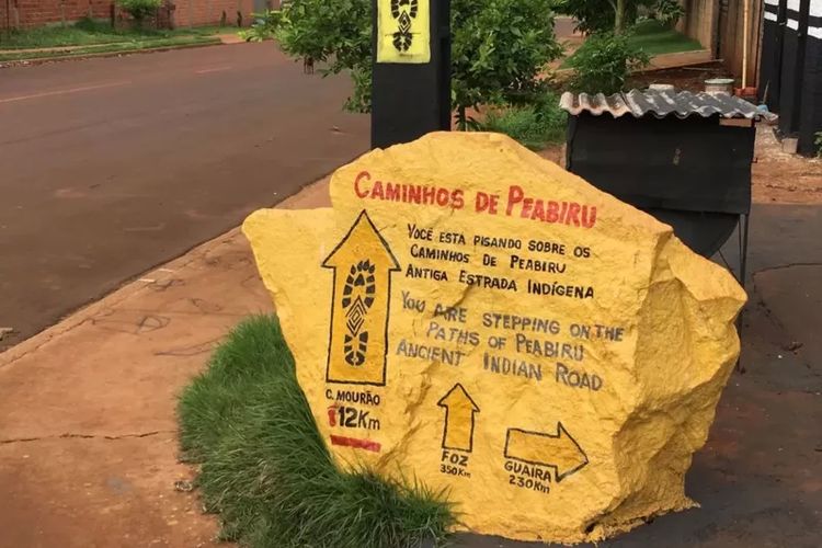 Kelompok masyarakat Peabiru telah membuat dan menandai rute pendakian yang terinspirasi oleh Caminho de Peabiru.

