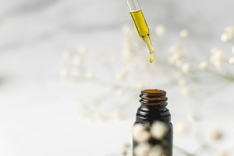 Mitos atau Fakta, Castor Oil Bisa Bikin Bulu Mata Lentik Lebat