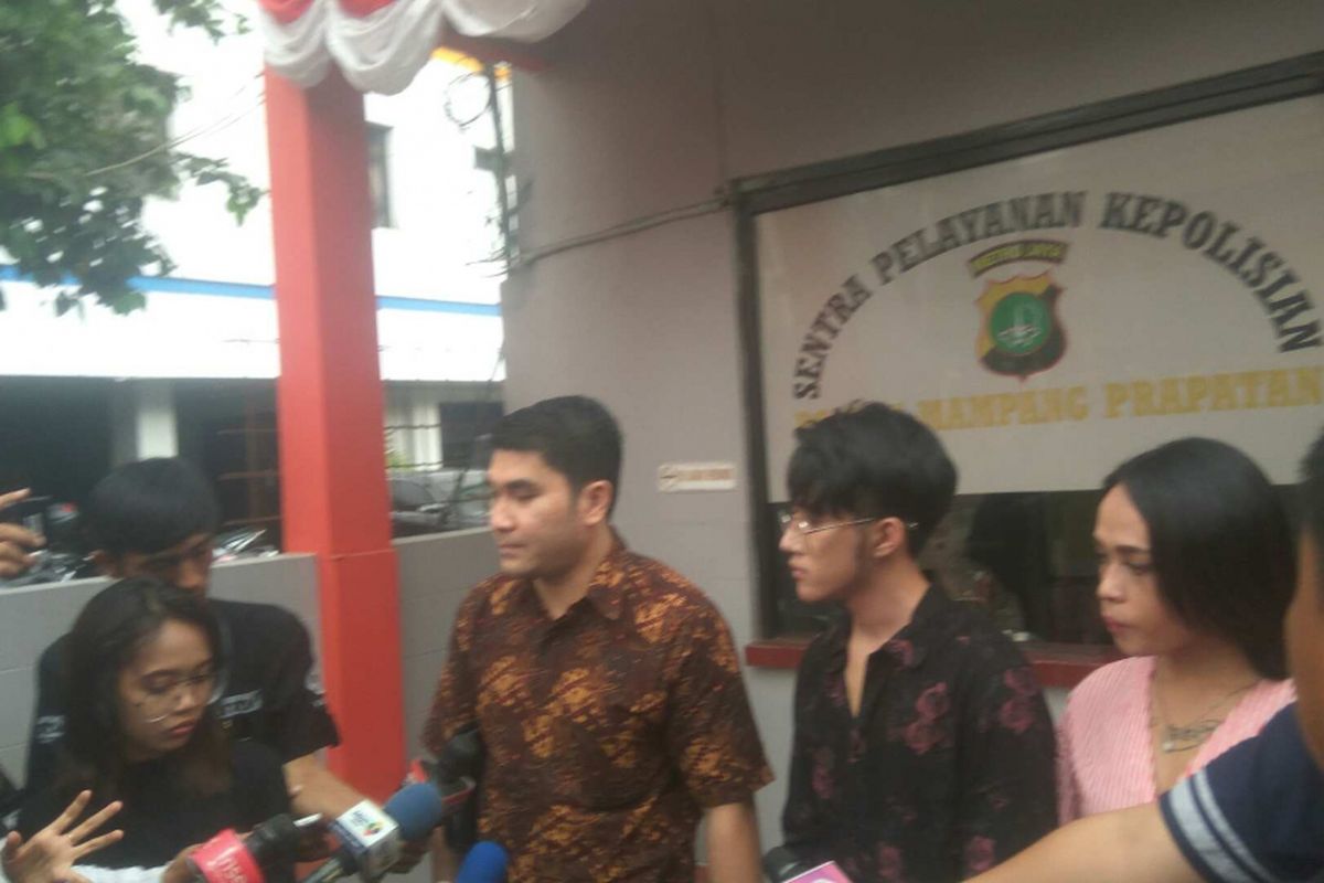 Dicky SMASH di Mapolsek Mampang Prapatan, Rabu (9/8/2017).