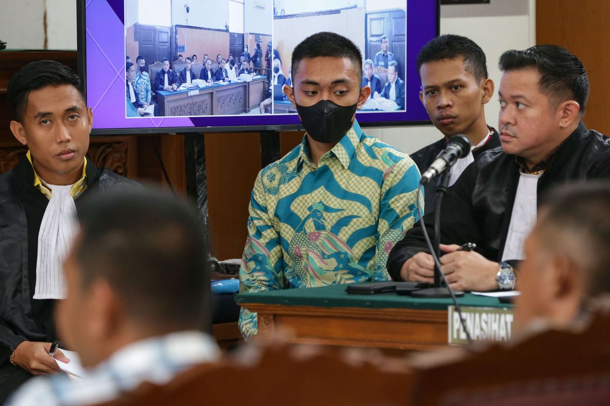 Mario Dandy Satriyo, terdakwa penganiayaan remaja berinisial D menjalani sidang di Pengadilan Negeri (PN) Jakarta Selatan, Kamis (15/6/2023). Agenda sidang lanjutan kali ini mendengarkan keterangan saksi.