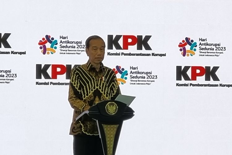Presiden Joko Widodo (Jokowi) menyebut pemberantasan dan pencegahan korupsi perlu dievaluasi total, Rabu (12/12/2023).