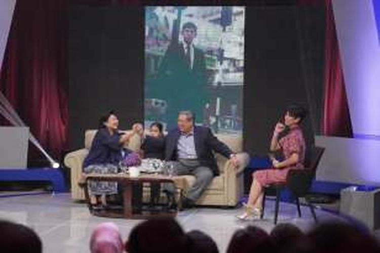 Presiden keena RI Susilo Bambang Yudhoyono bersama istri, Kristiani Herrawati dan cucunya dalam program Rosi di KompasTV yang tayang pada Jumat (12/8/2016).