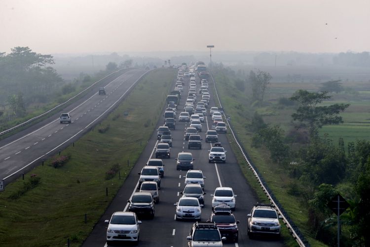 Tarif Tol Jakarta Bandung 2022 didasarkan atas jenis kendaraan, selain itu biaya tol Jakarta Bandung dihitung dari gerbang tol masuk keluarnya. 
