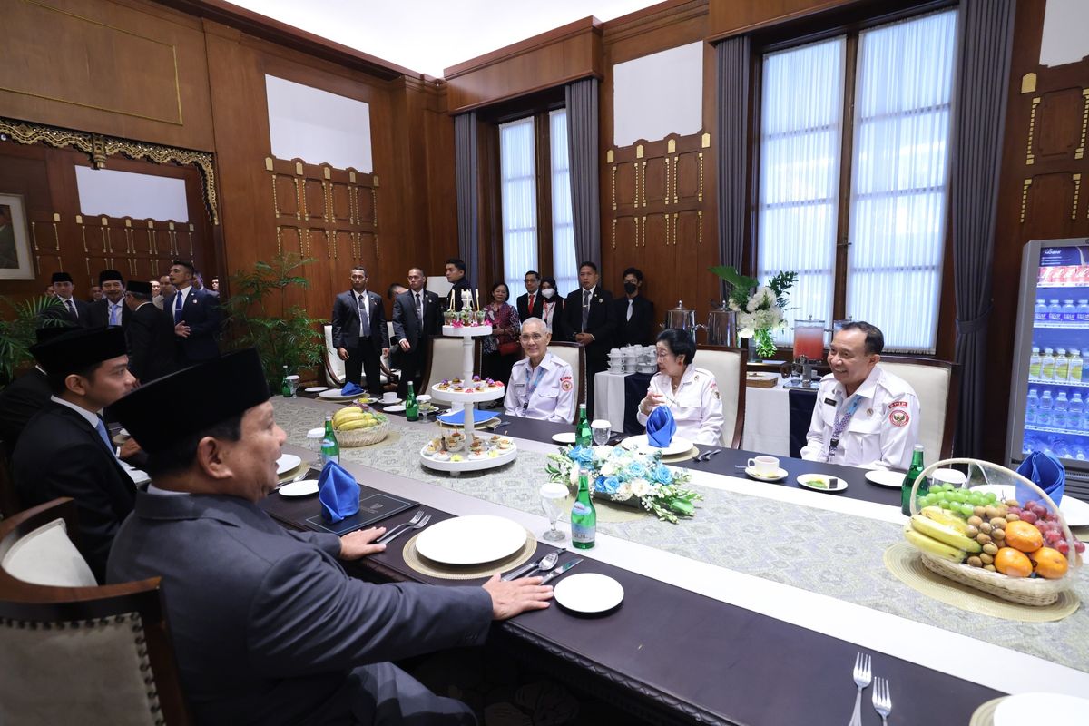 Momen Interaksi Gibran dengan Megawati dan Try Sutrisno
