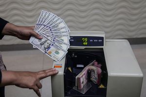Saat Rupiah Dipermalukan Ringgit dan Dolar Singapura