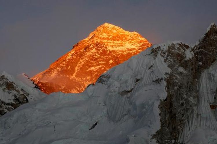 Ilustrasi pegunungan Himalaya.