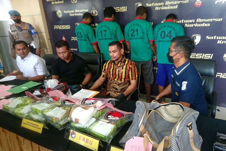 Polres Metro Jakarta Barat menggagalkan penyelundupan 16,9 kilogram narkoba jenis sabu ke Jakarta dari jaringan Malaysia. 