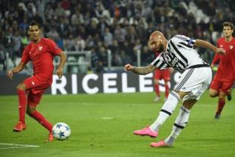 Aksi striker Juventus, Simone Zaza, pada laga kontra Sevilla, 30 September 2015.