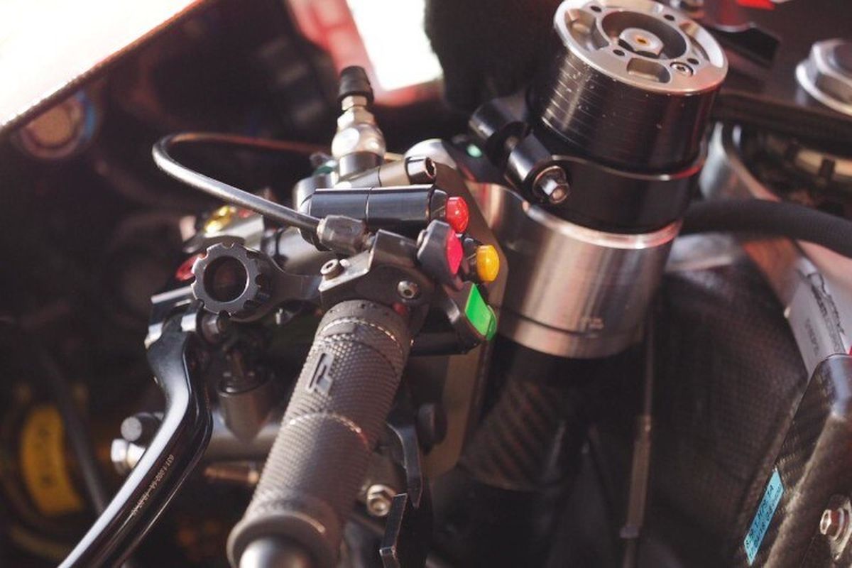 Dua tombol tambahan pada Ducati Desmosedici GP20