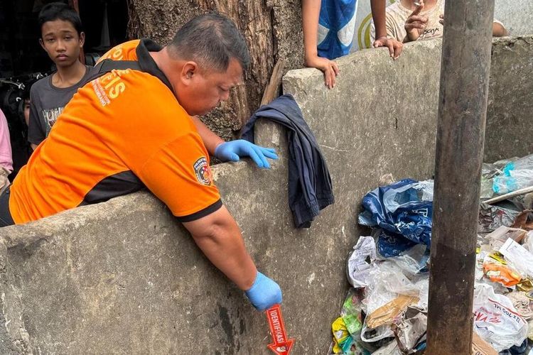 Mayat Bayi Laki-laki Ditemukan dalam Kotak Sampah di Palembang