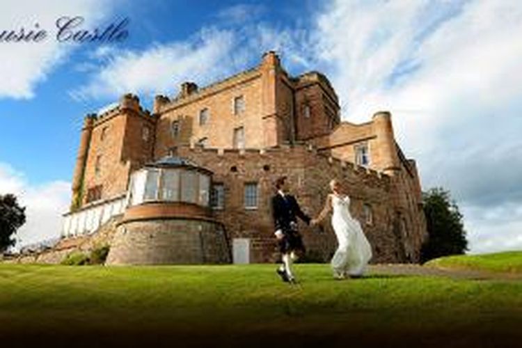 Dalhousie Castle di Skotlandia, Inggris. 