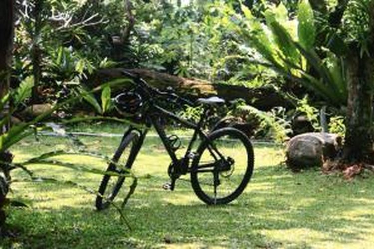 Sepeda kesayangan bakal calon wali kota Depok, JJ Rizal, ini hilang dari pelataran stasiun Pondok Cina Depok, Jawa Barat, pada Jumat (3/10/2014).
